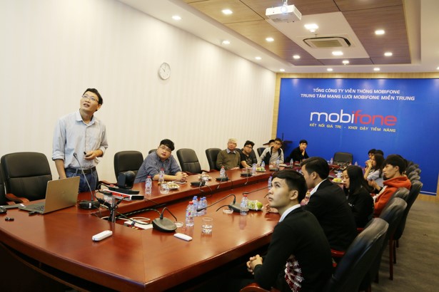 Lớp 17CVL học tập thực tế tại chi nhánh Mobifone Đà Nẵng